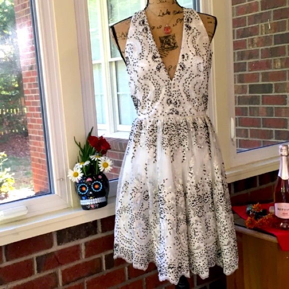 🎉🎉🎉HOST PICK🎉🎉🎉Alice + Olivia dress - Picture 5 of 8